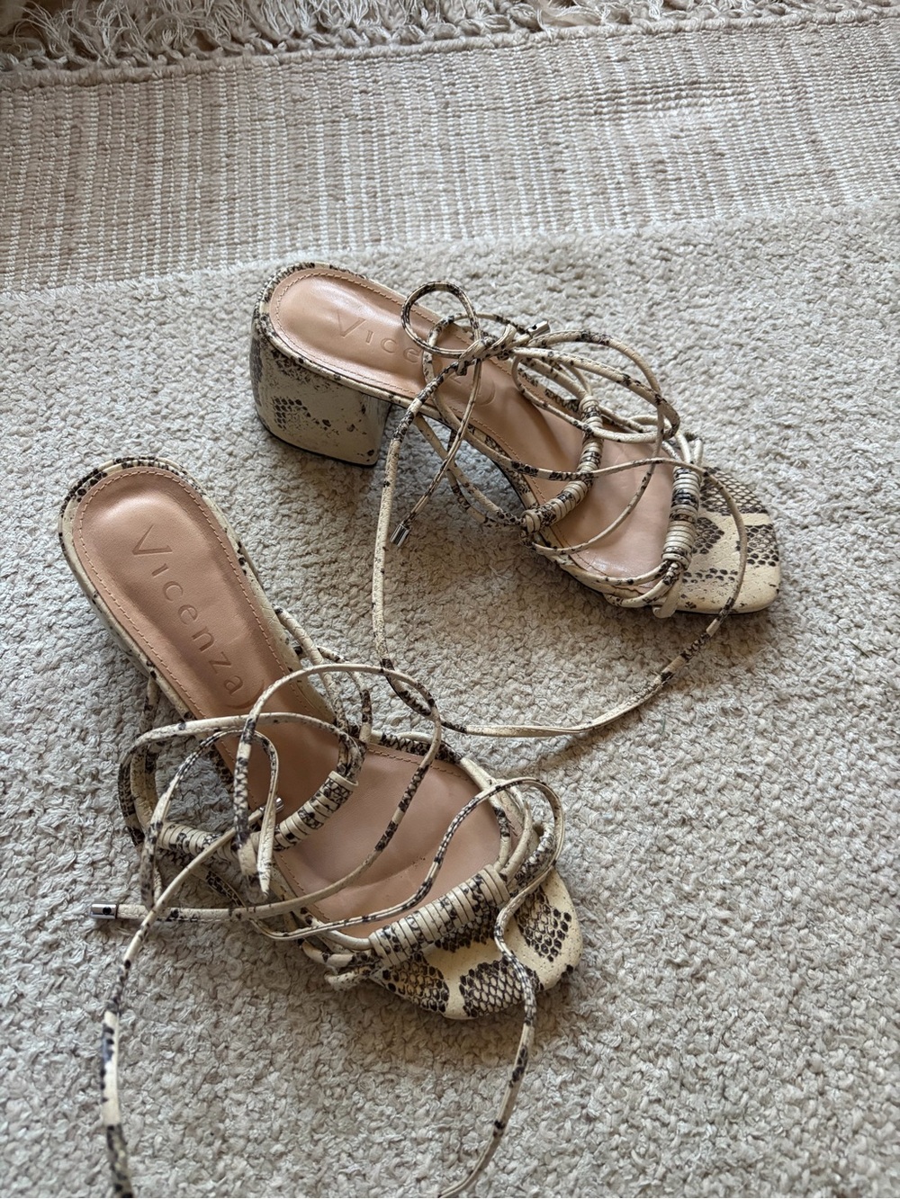 Mini Block Heel - Picture 2 of 4